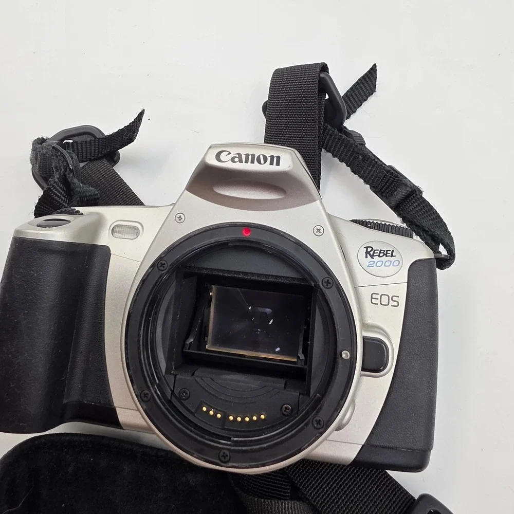 Canon EOS Rebel 2000 35mm Film SLR Camera Body Silver Black with Tamrac Strap L4